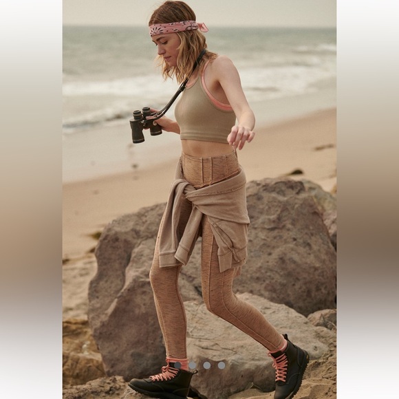 New with tags! FREE PEOPLE MOVEMENT Hybrid Legging in ARMY Size XS - Picture 2 of 16